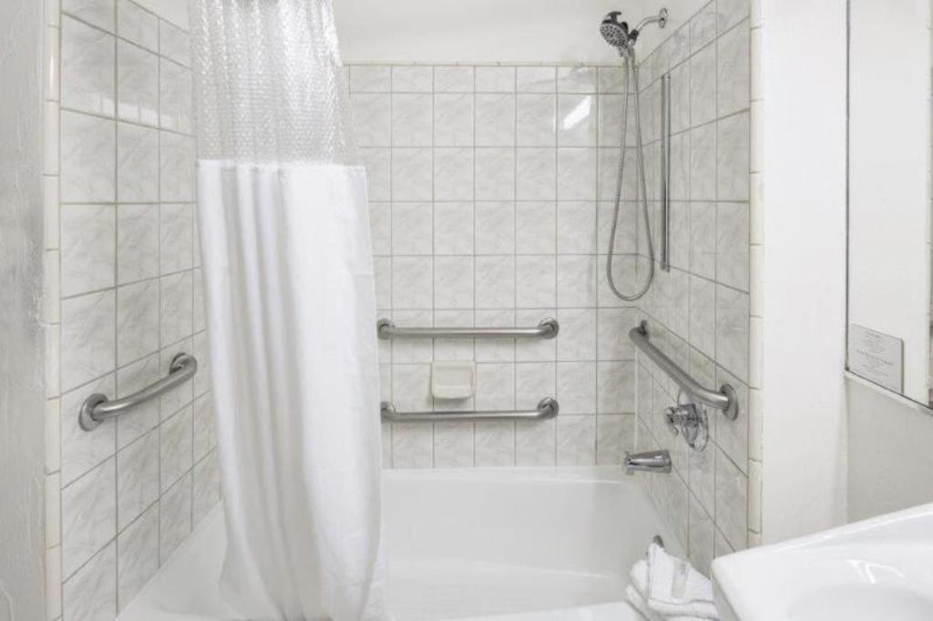 Adante Hotel, A C-two 3*