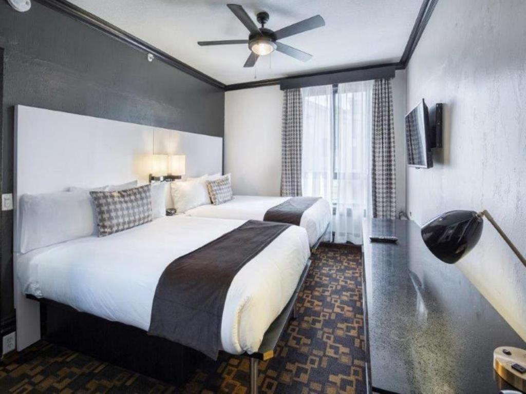Adante Hotel, A C-two
